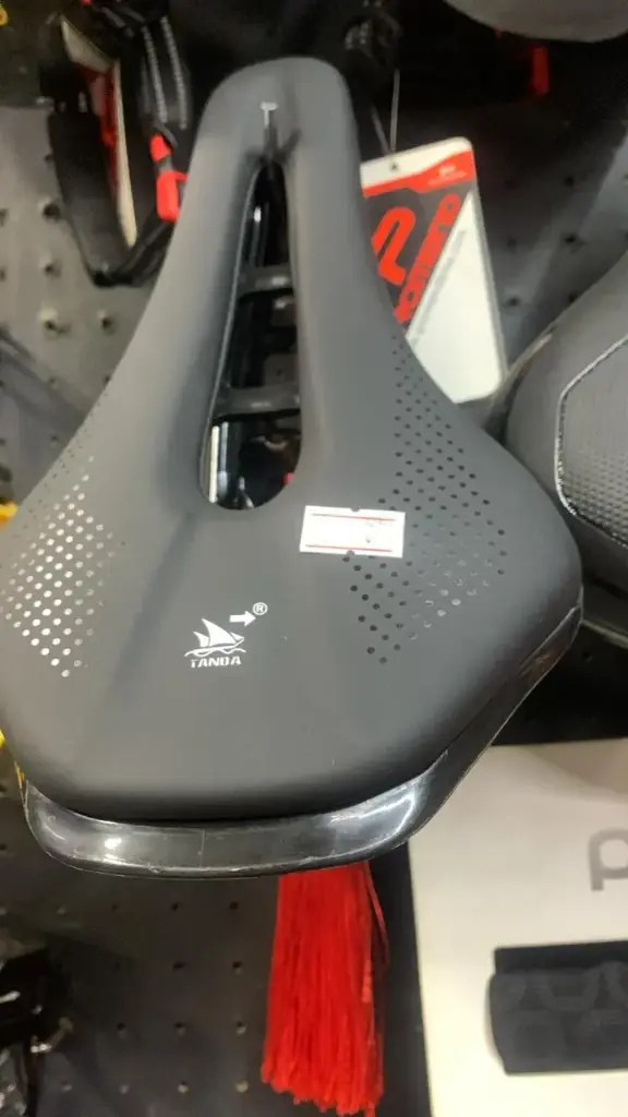 Tanda Roadbike Saddle Black